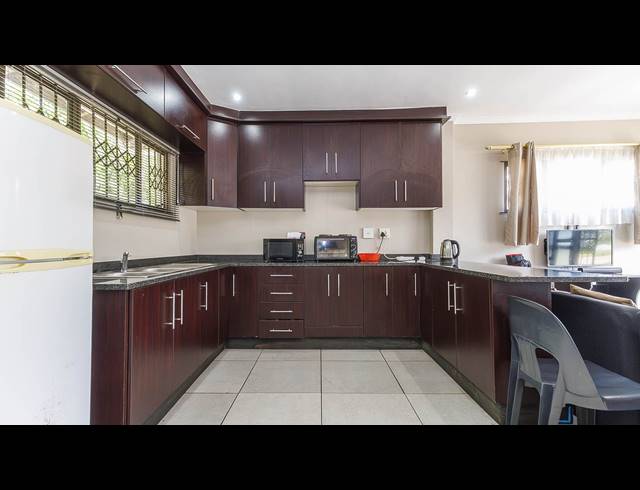 5 BEDROOM FREESTANDING FOR SALE IN WYEBANK